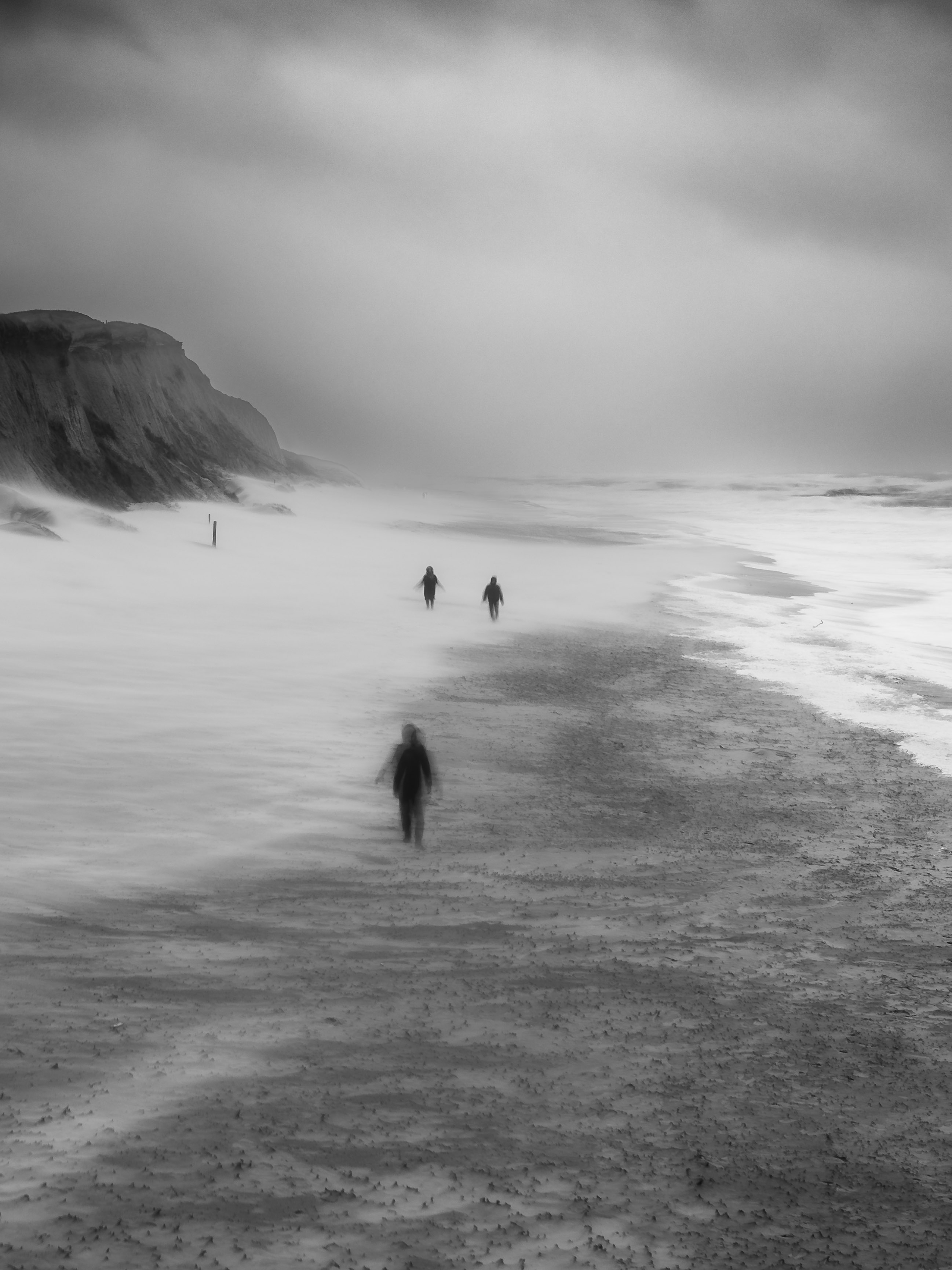 Menschen im Sand · Schwarzweiß